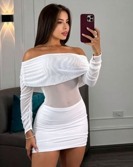 Vestido Corto de Malla con Hombros Descubiertos