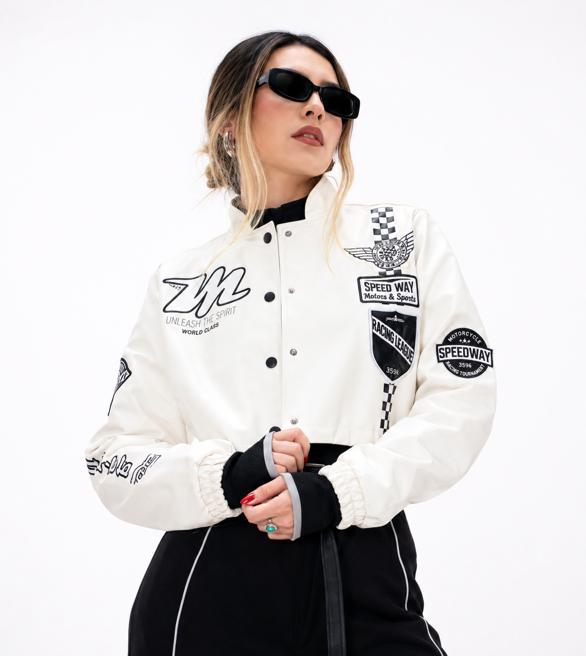 Chaqueta Cropped Racing con Parches Multiestampado