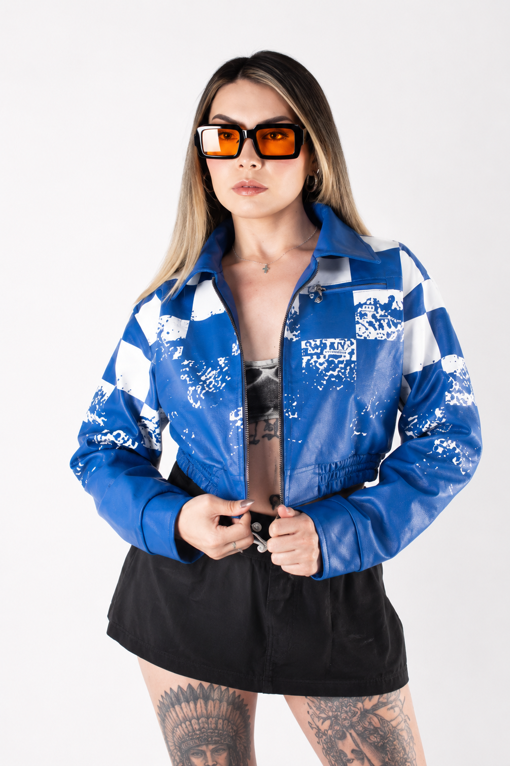 Chaqueta Bomber Cropped Efecto Charol Racing a Cuadros