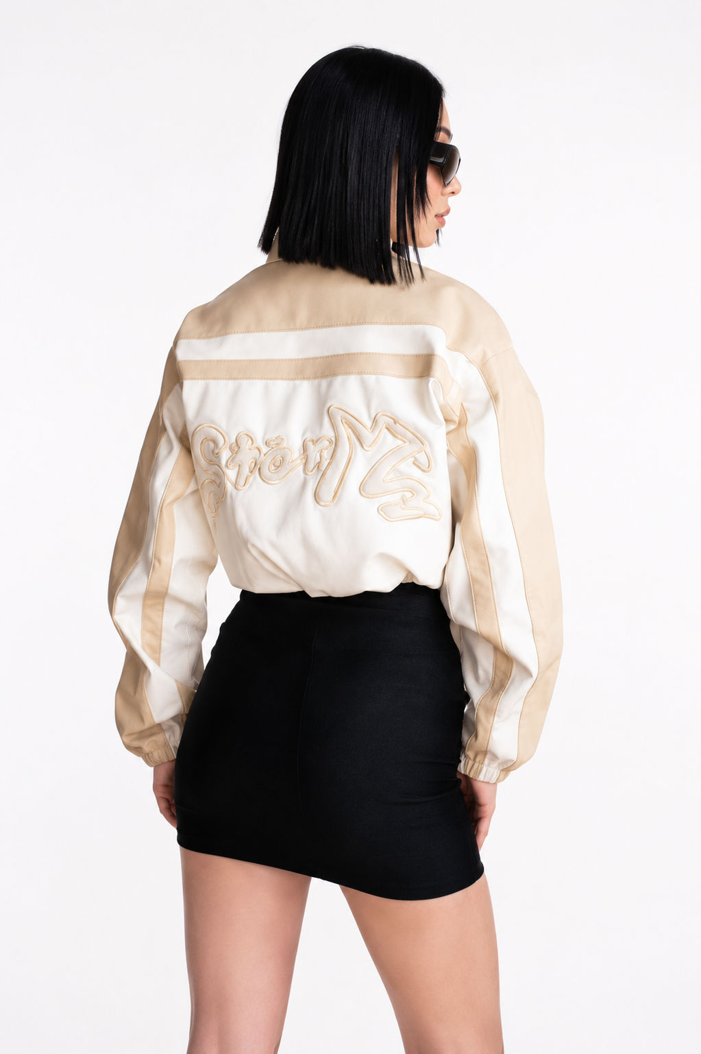 Chaqueta Bomber Cropped Bicolor con Rayas y Estampado