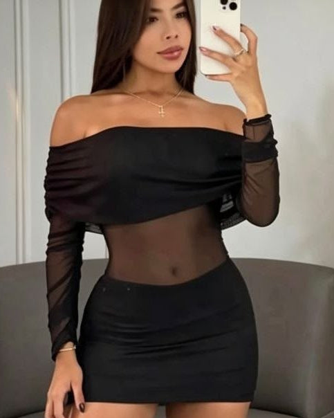 Vestido Corto de Malla con Hombros Descubiertos