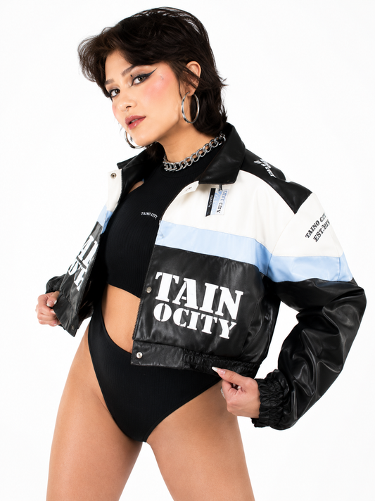 Chaqueta Cropped Efecto Cuero Tricolor con Estampado Gráfico
