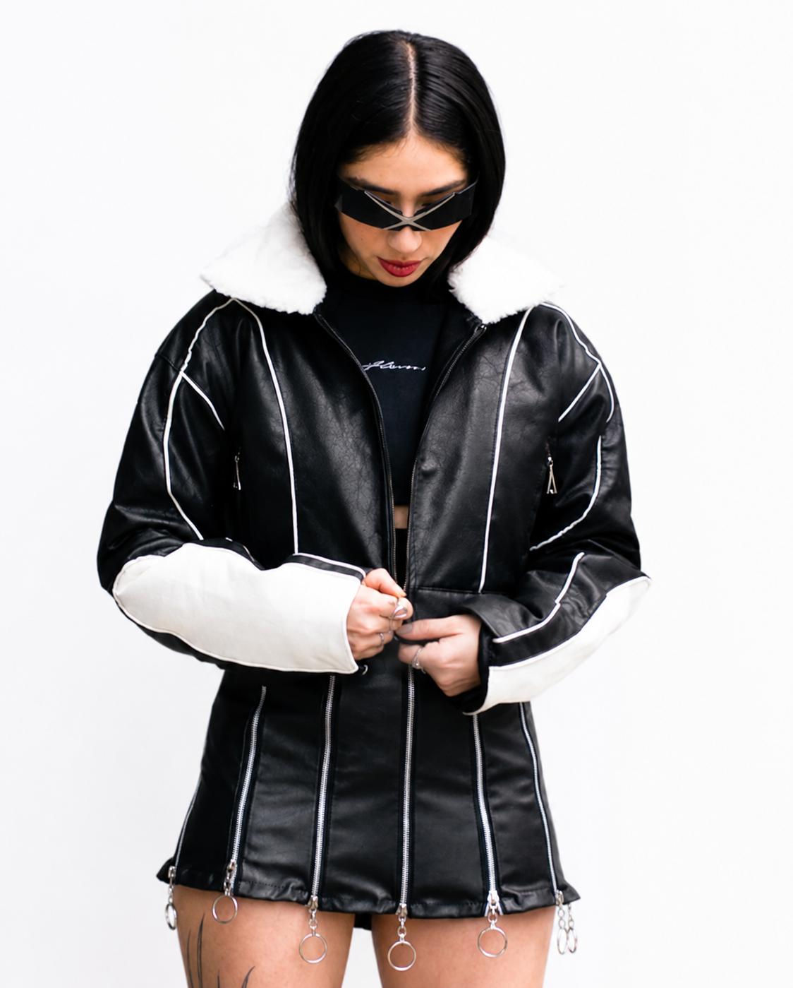Chaqueta Cropped Efecto Cuero con Cuello de Borrego