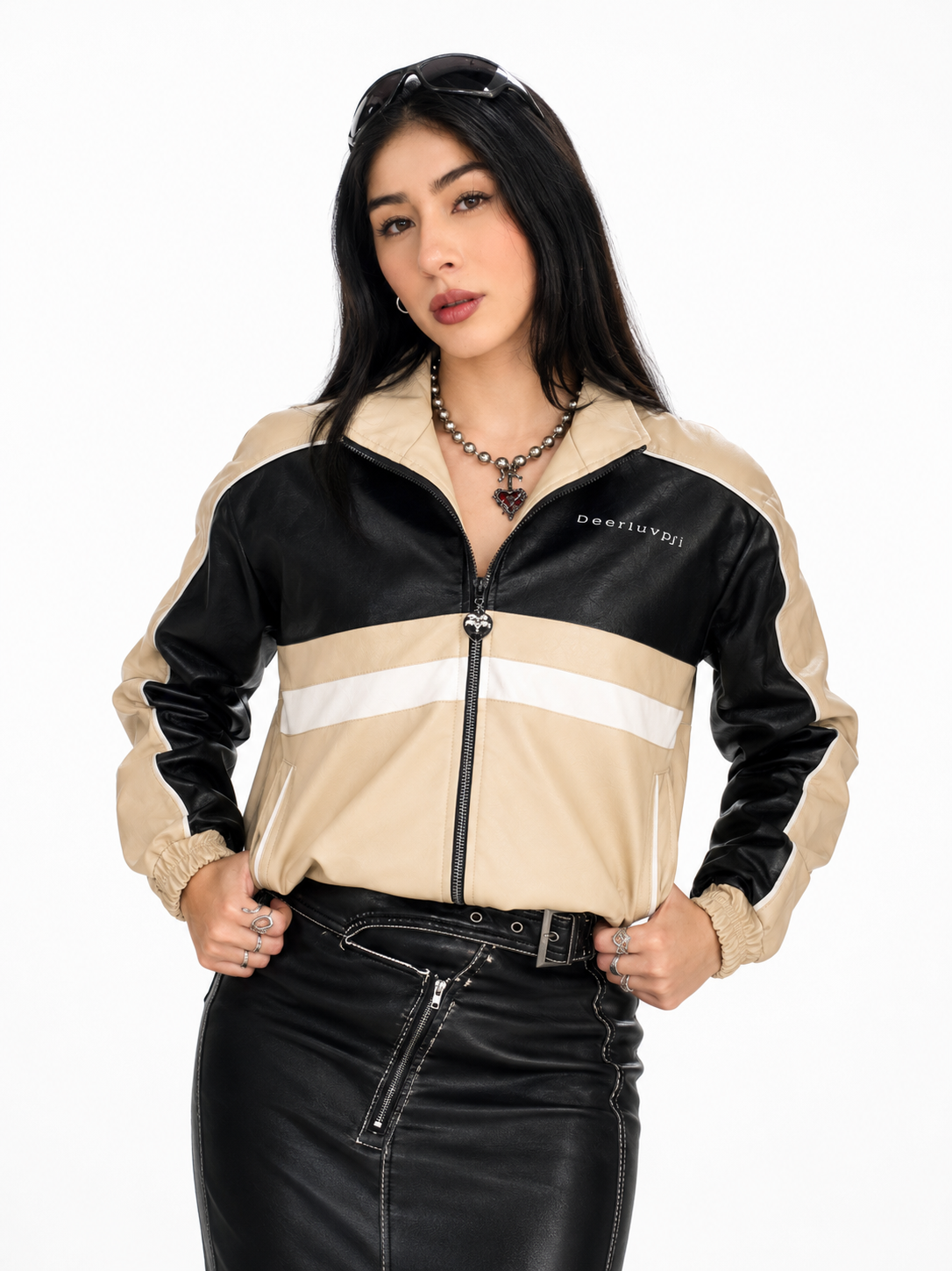 Chaqueta Cropped Tricolor con Franja Deportiva y Cuello Alto
