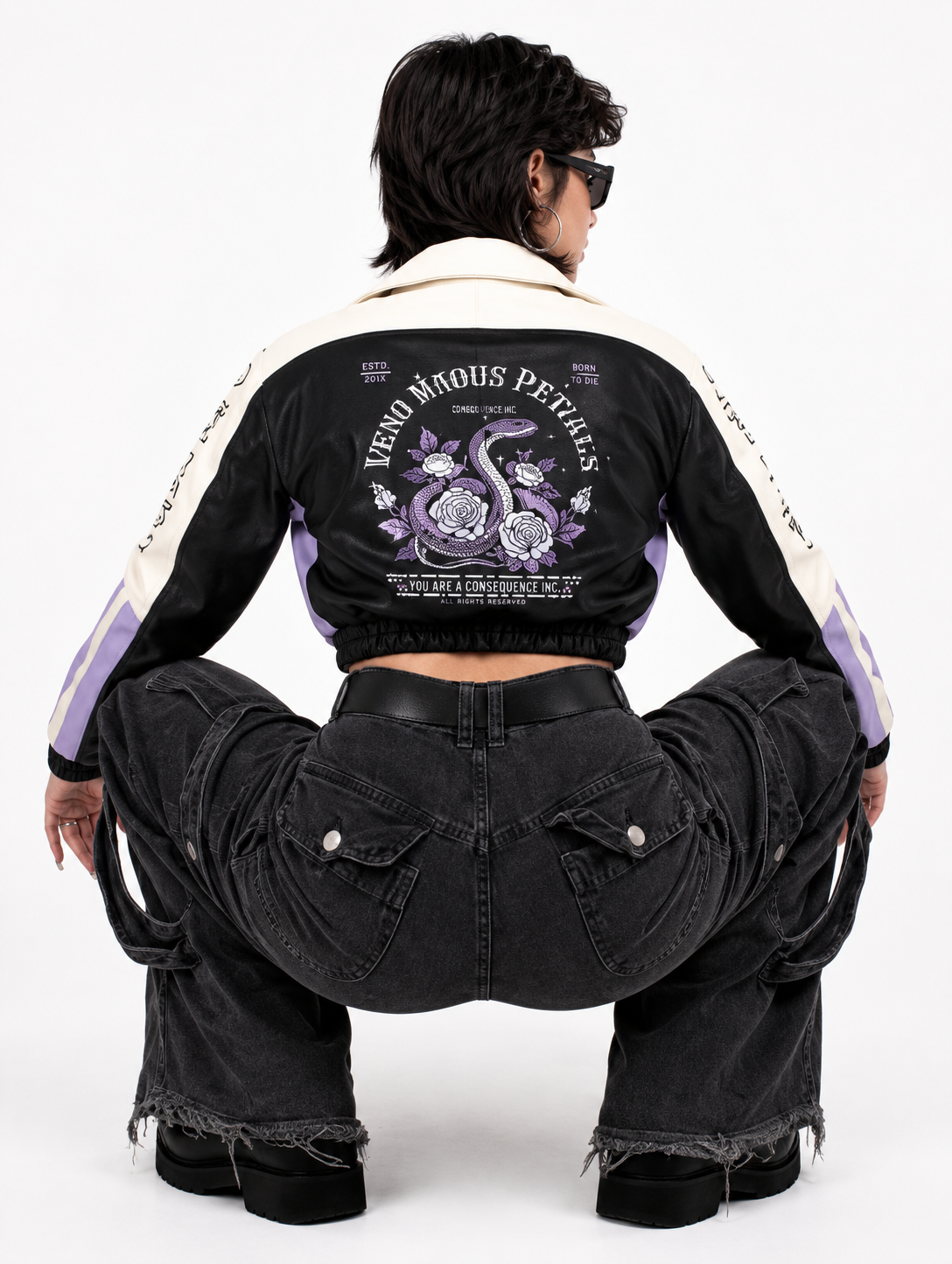Chaqueta Cropped Efecto Cuero Bicolor con Estampado de Serpiente