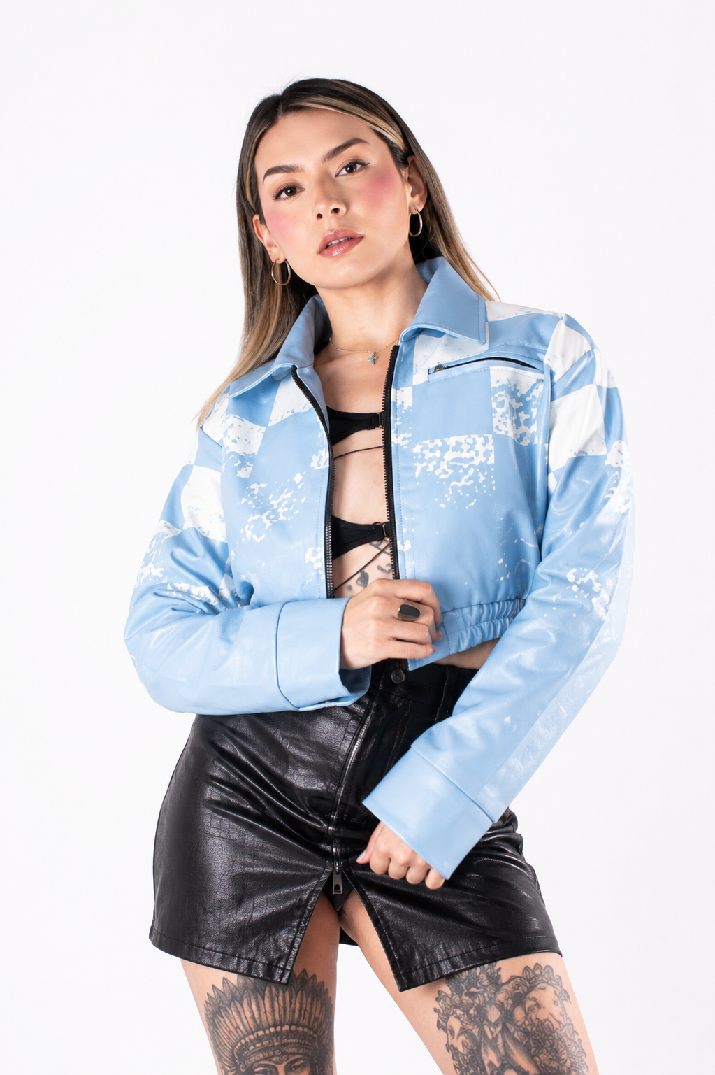 Chaqueta Bomber Cropped Efecto Charol Racing a Cuadros