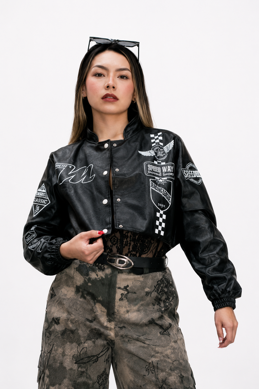 Chaqueta Cropped Racing con Parches Multiestampado