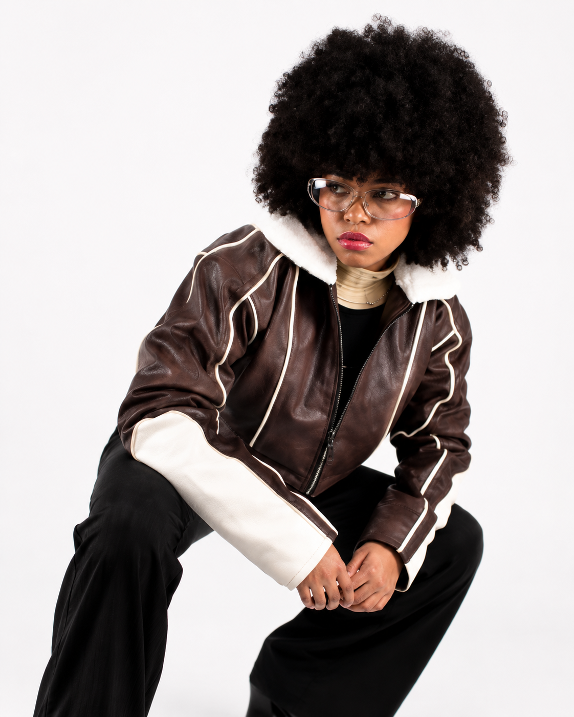Chaqueta Cropped Efecto Cuero con Cuello de Borrego