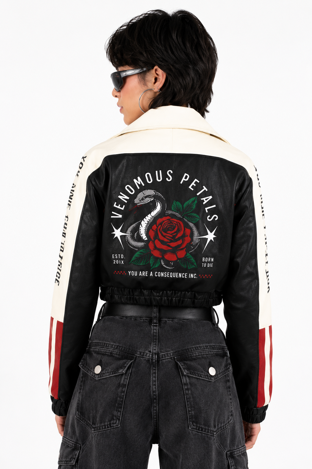 Chaqueta Cropped Efecto Cuero Bicolor con Estampado de Serpiente