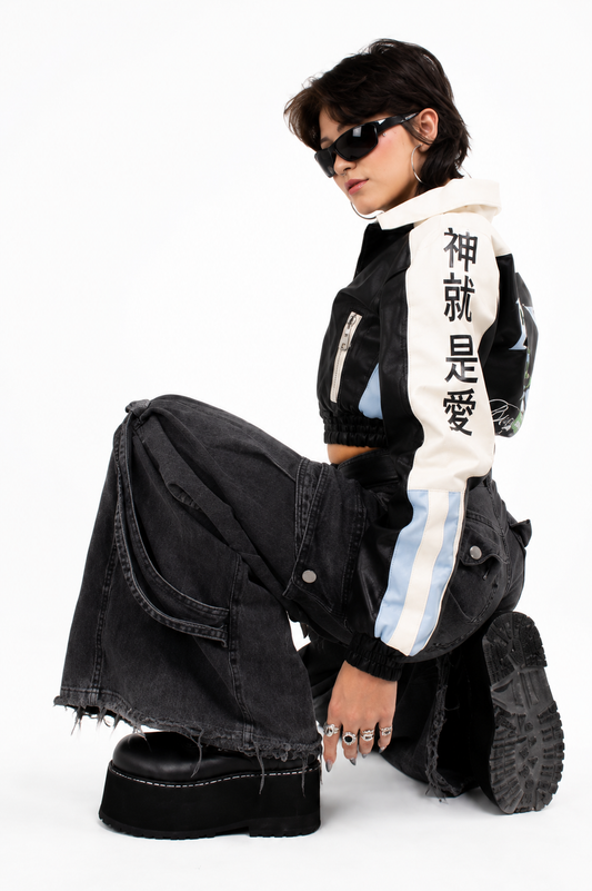 Chaqueta Cropped Efecto Cuero Bicolor con Estampado de Serpiente