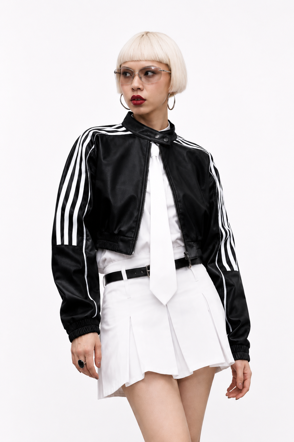 Chaqueta Cropped Efecto Cuero con Rayas Laterales